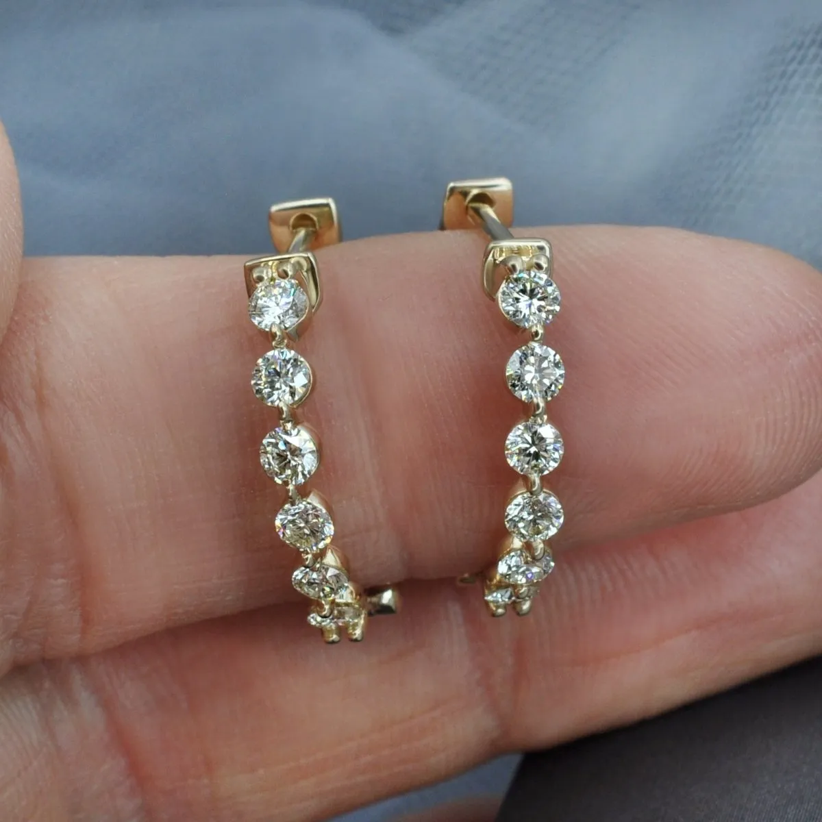 0.60-1.50 CT Round Cut Diamonds - Diamond Earrings