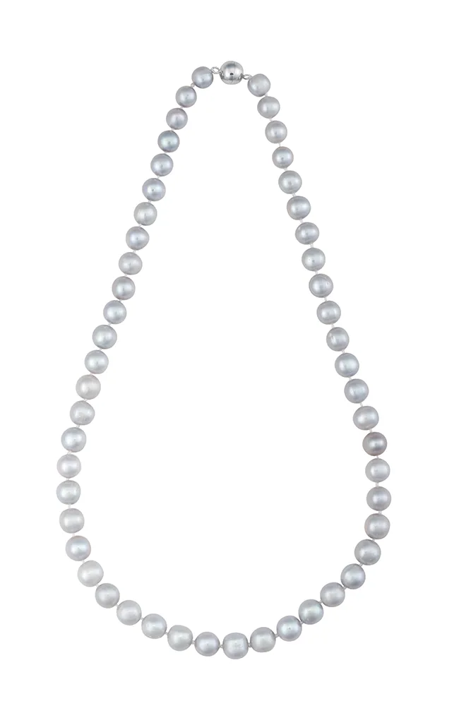 A  signature freshwater pearl strand necklace