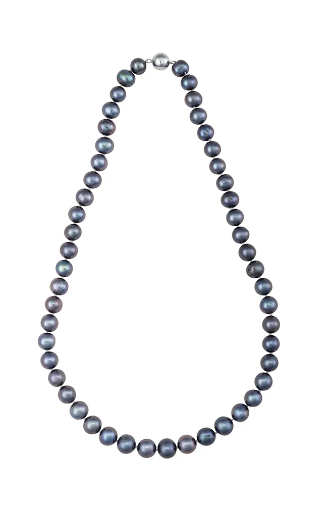 A  signature freshwater pearl strand necklace