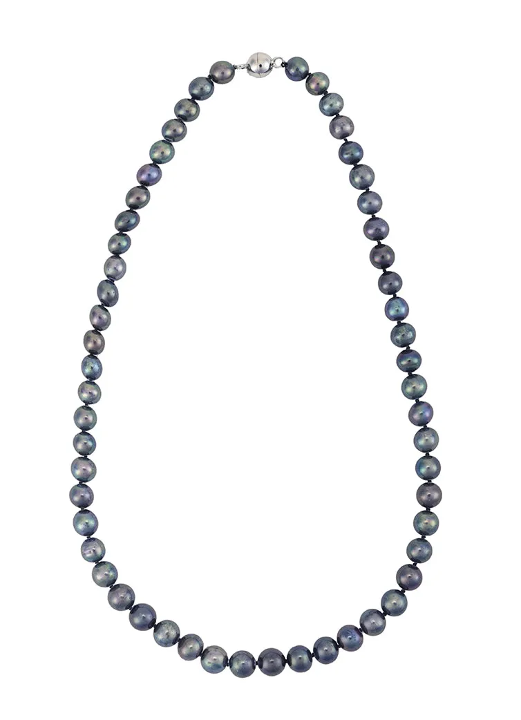 A  signature freshwater pearl strand necklace