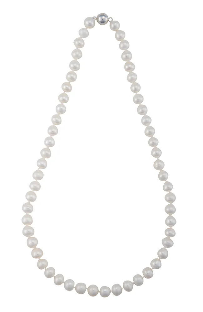 A  signature freshwater pearl strand necklace