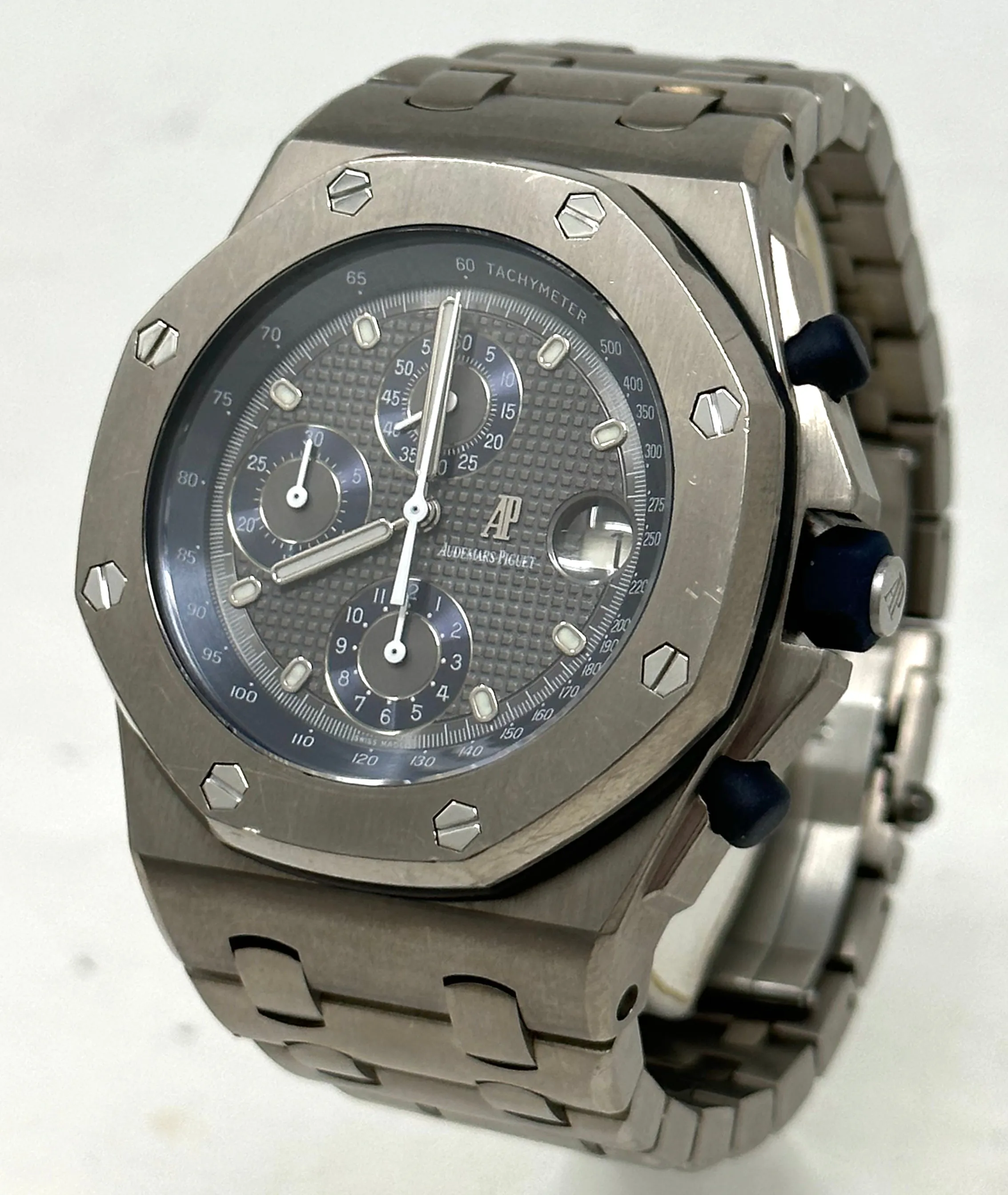 Audemars Piguet Royal Oak Offshore 25721TI.OO.1000TI.01