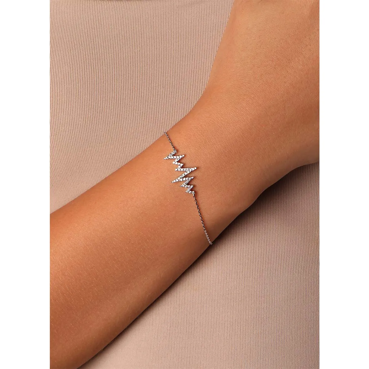 Heartbeat Round Diamond Bracelet