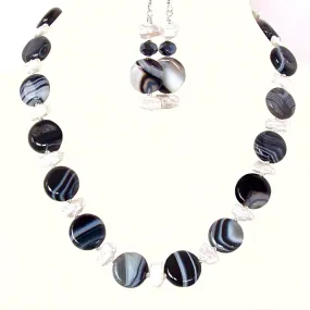 Leeza: Black and White Necklace Set