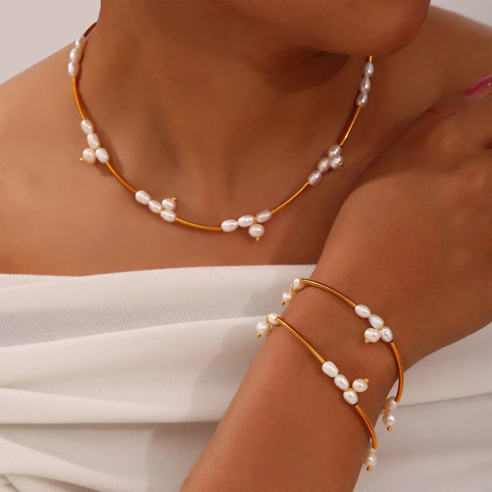 Minimalistic Pearl Necklace and Bracelet Set