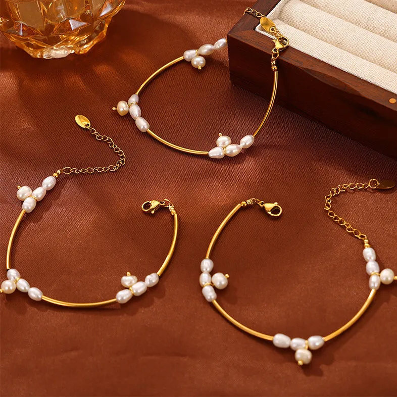 Minimalistic Pearl Necklace and Bracelet Set