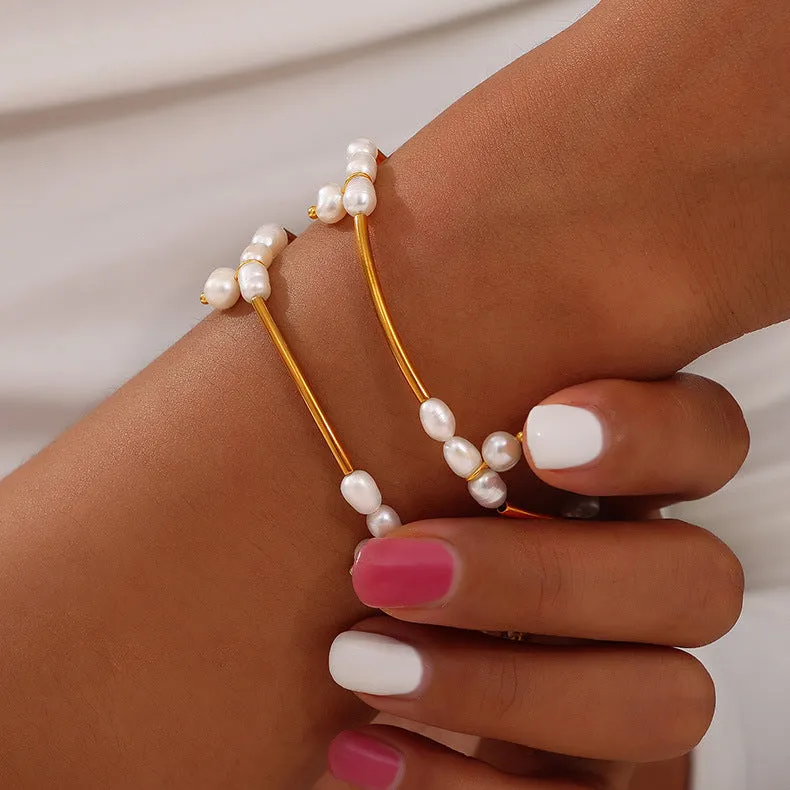 Minimalistic Pearl Necklace and Bracelet Set