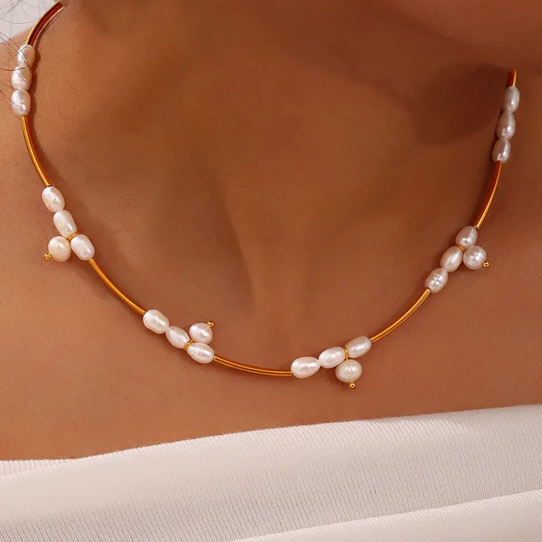 Minimalistic Pearl Necklace and Bracelet Set