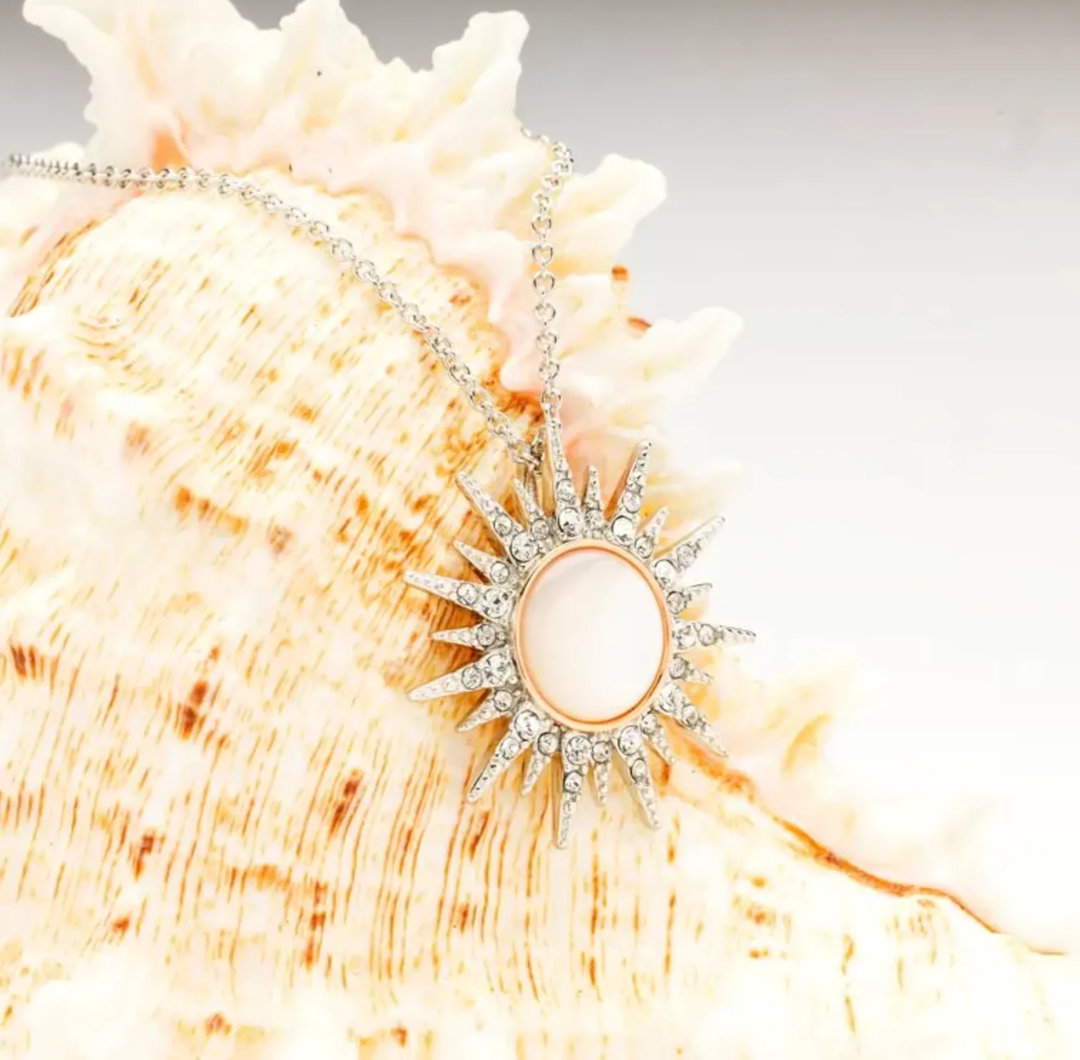 Ocean SS MOP/Crystal Rose Gold Sun Necklace