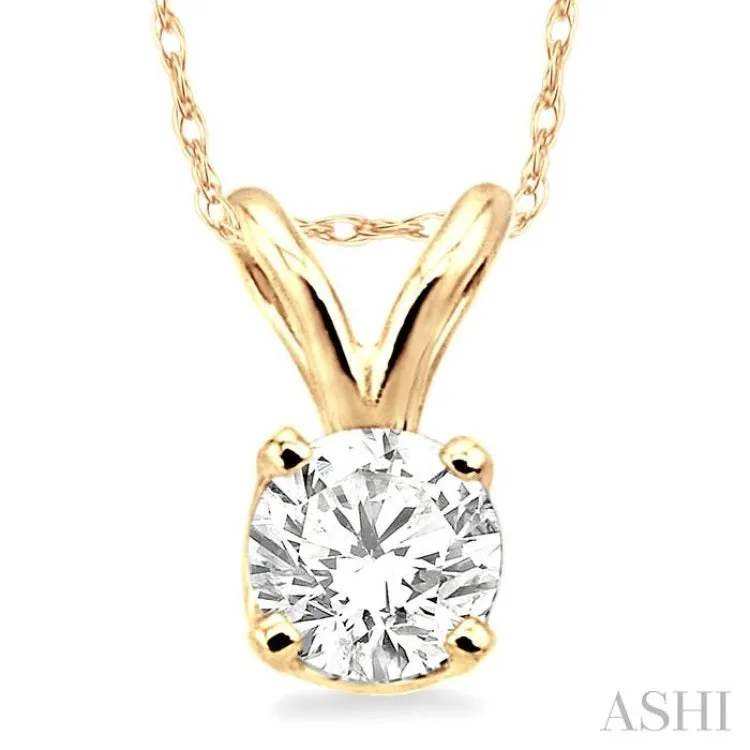 Round Cut Solitaire Diamond Pendant in 14K Yellow Gold with Chain