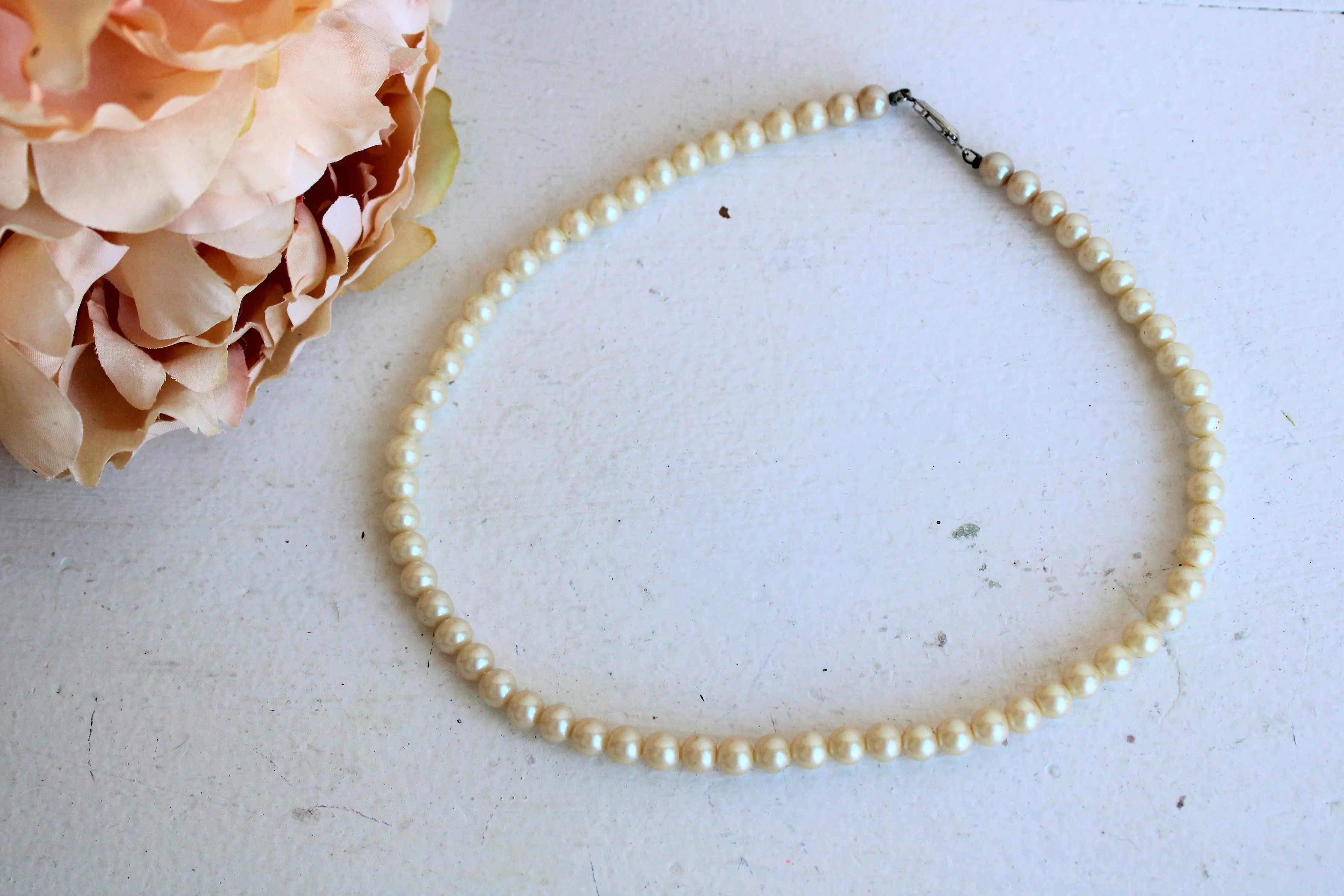 Vintage Mid Century Faux Pearl Necklace